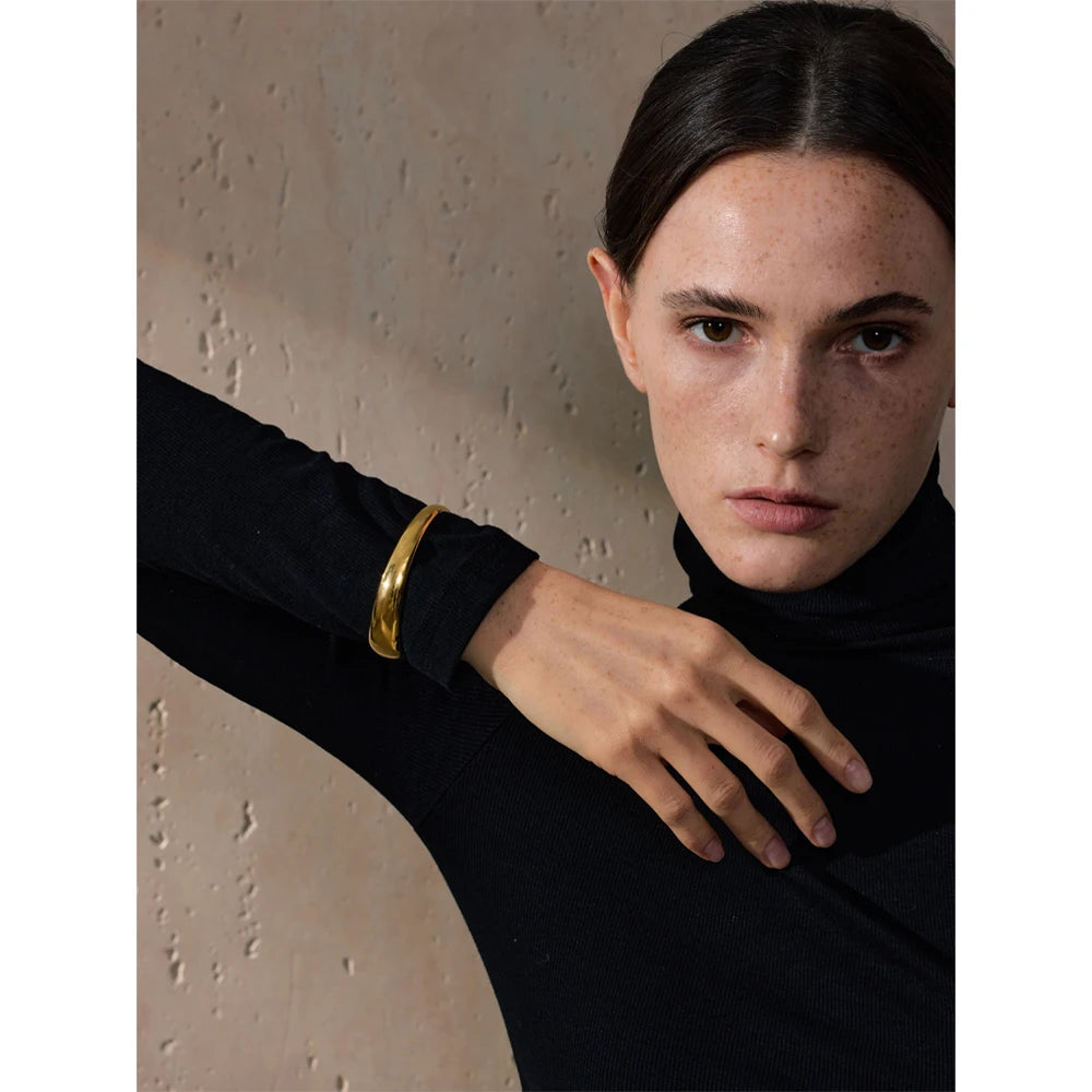 Brazalete abierto dorado de acero inoxidable