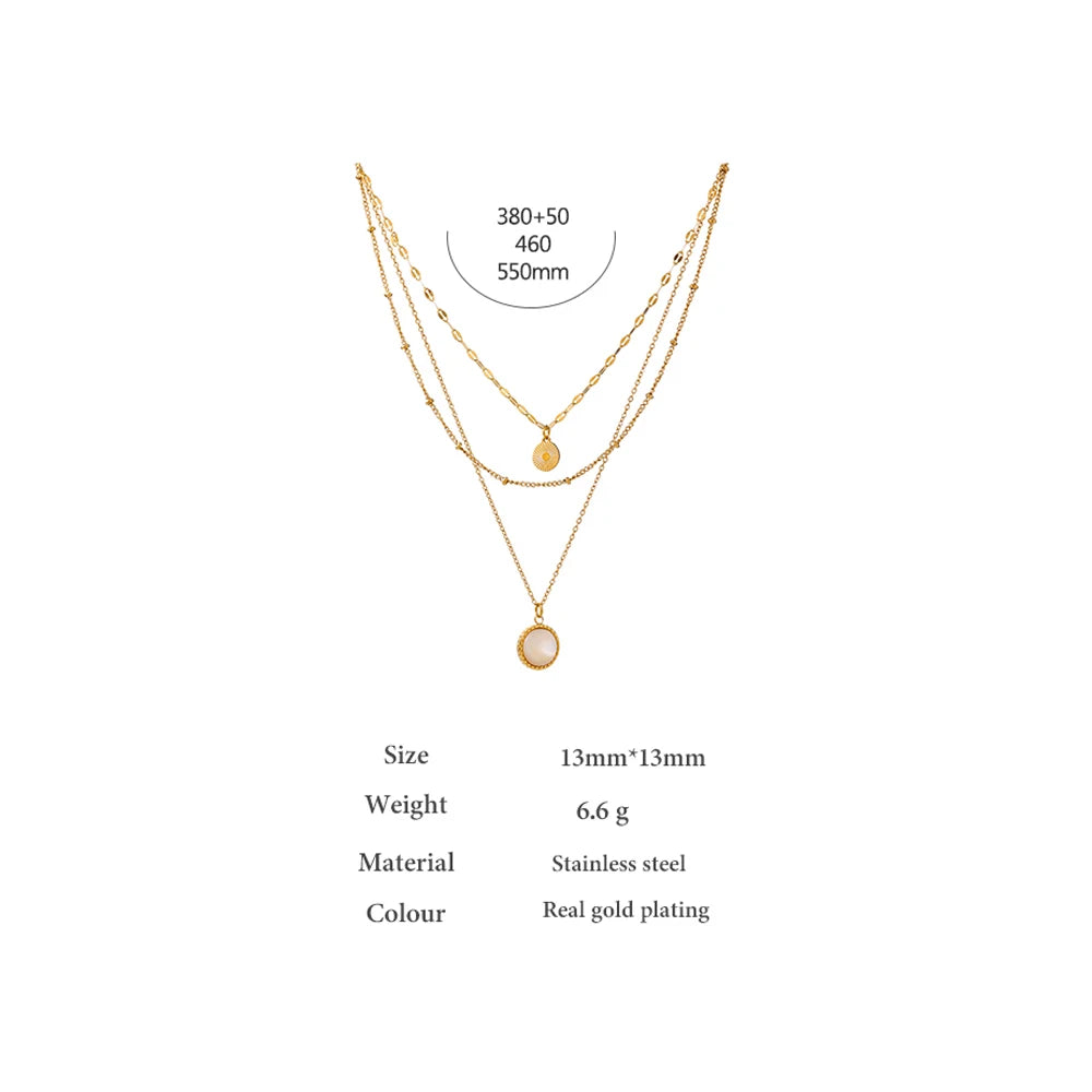 Collar dorado de tres capas con colgantes · Luna