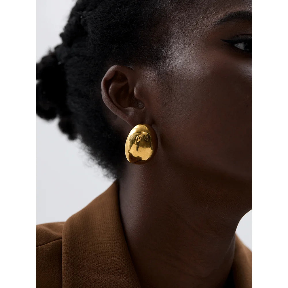 PENDIENTES EN FORMA DE BOTON LISO Y ACABADO BRILLANTE