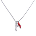 Collar con colgante de guindilla roja esmaltada
