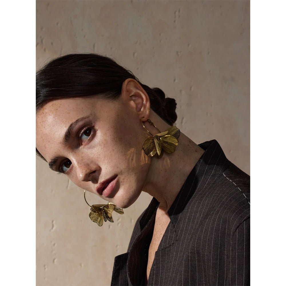 Pendientes de aro grandes con diseño floral