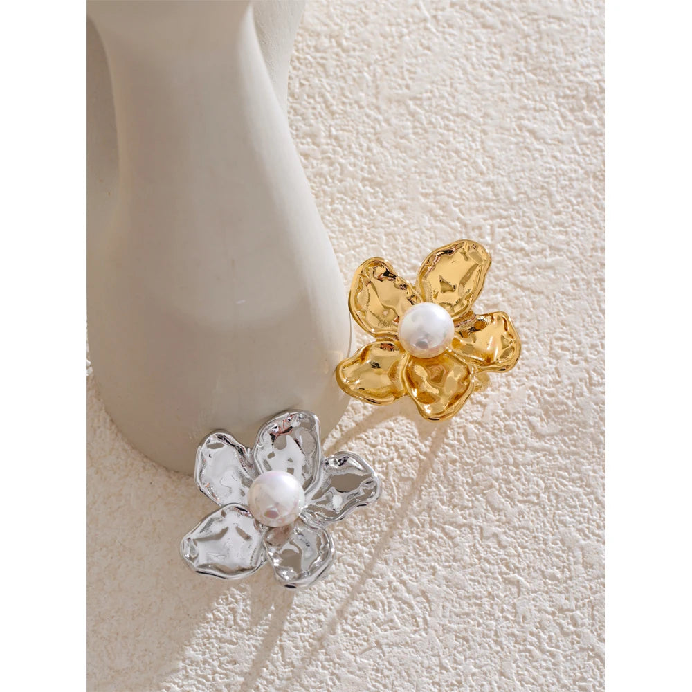 Anillo de flor con perla de imitación · Fiore