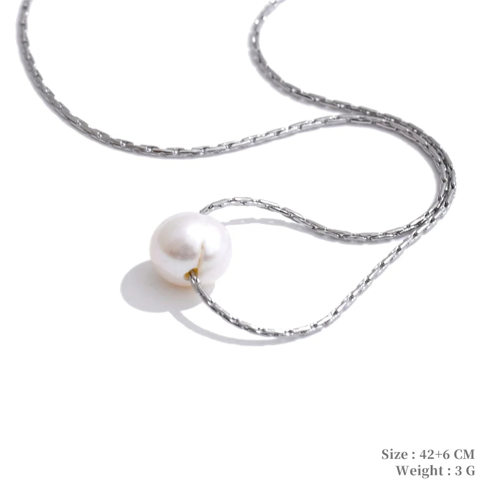 Collar con perla de agua dulce redonda u ovalada