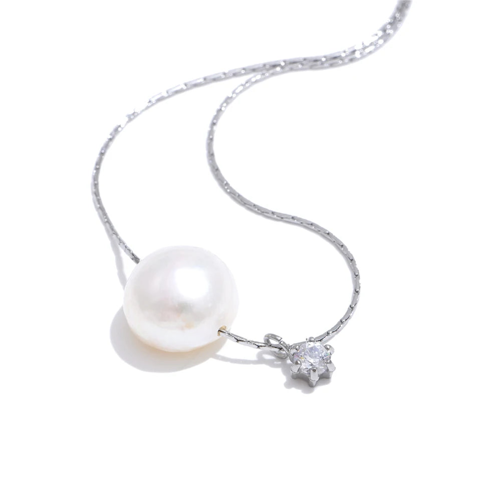 Collar de perlas de agua dulce con circonita