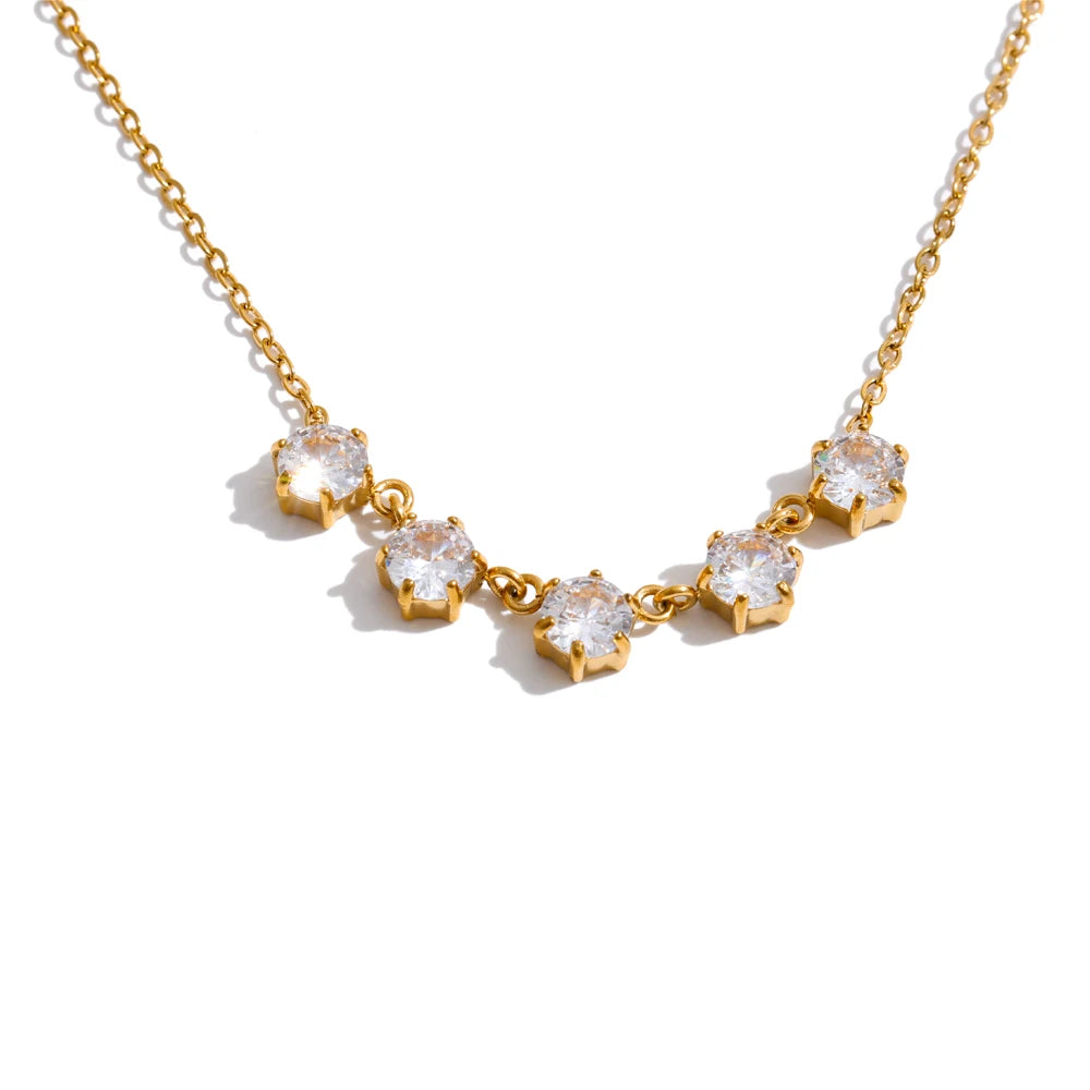 Collar con colgante de circonita y acabado dorado o acero