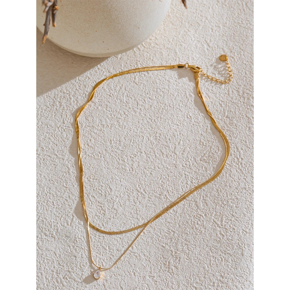 Collar de doble cadena con circonita en forma de gota