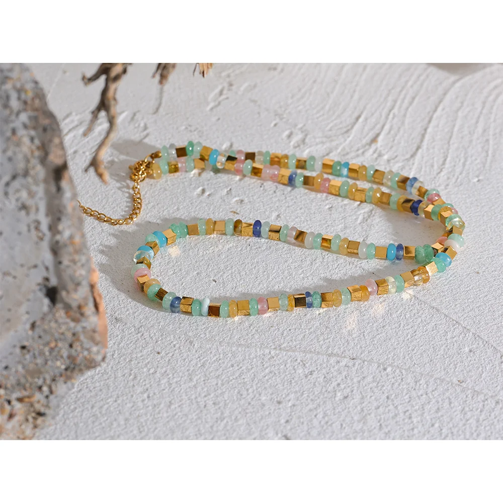 COLLAR PIEDRAS NATURALES MULTICOLOR ESTILO BOHO.