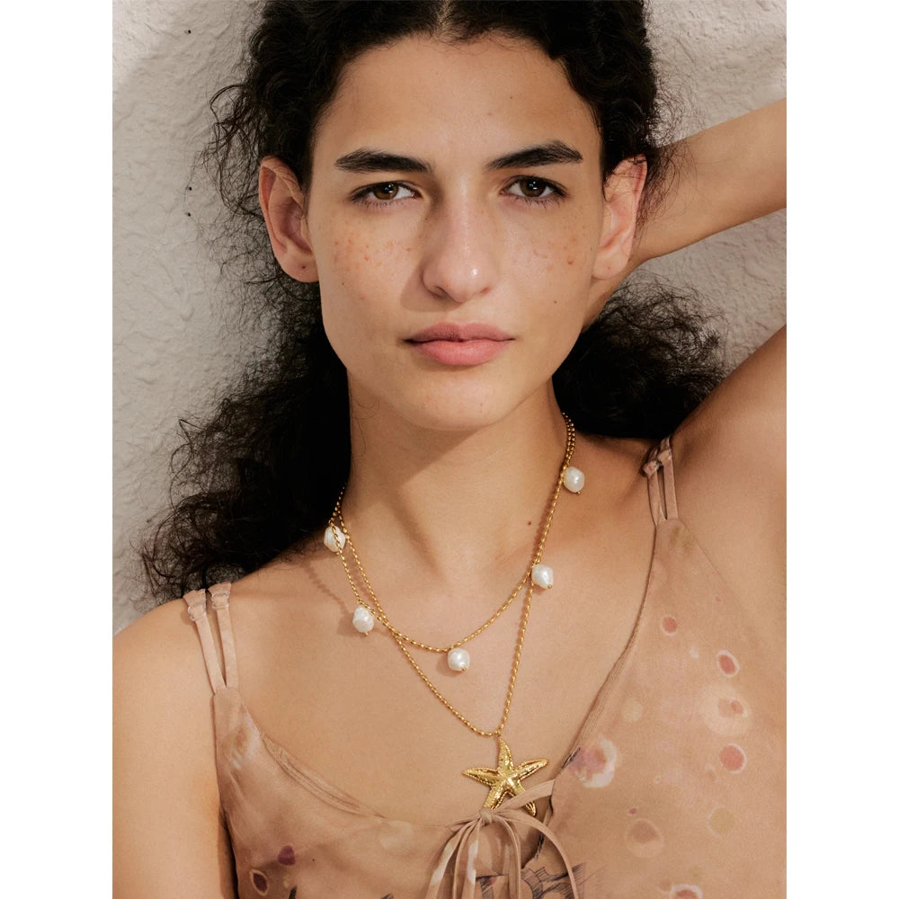 Collar de doble capa de inspiración marina con perlas de imitación