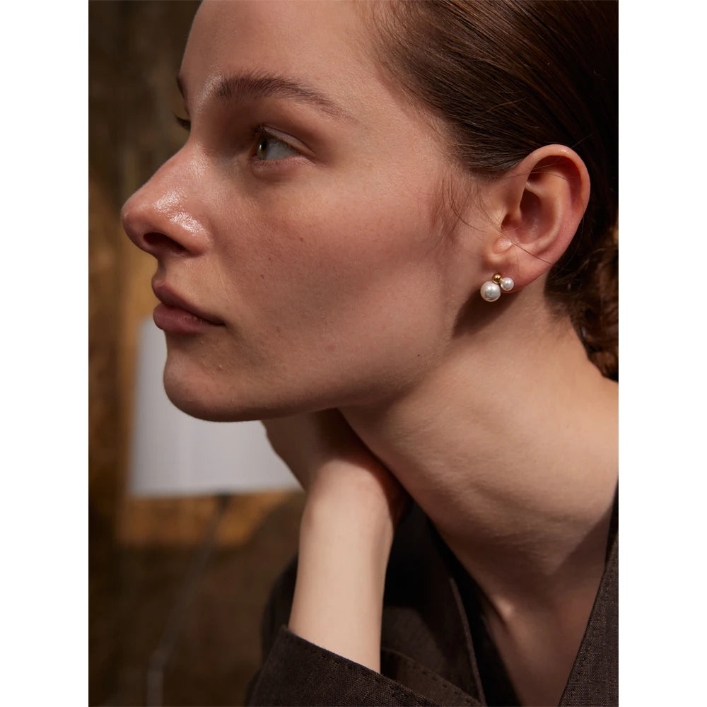 PENDIENTES DOBLE PERLA CON DETALLE DORADO