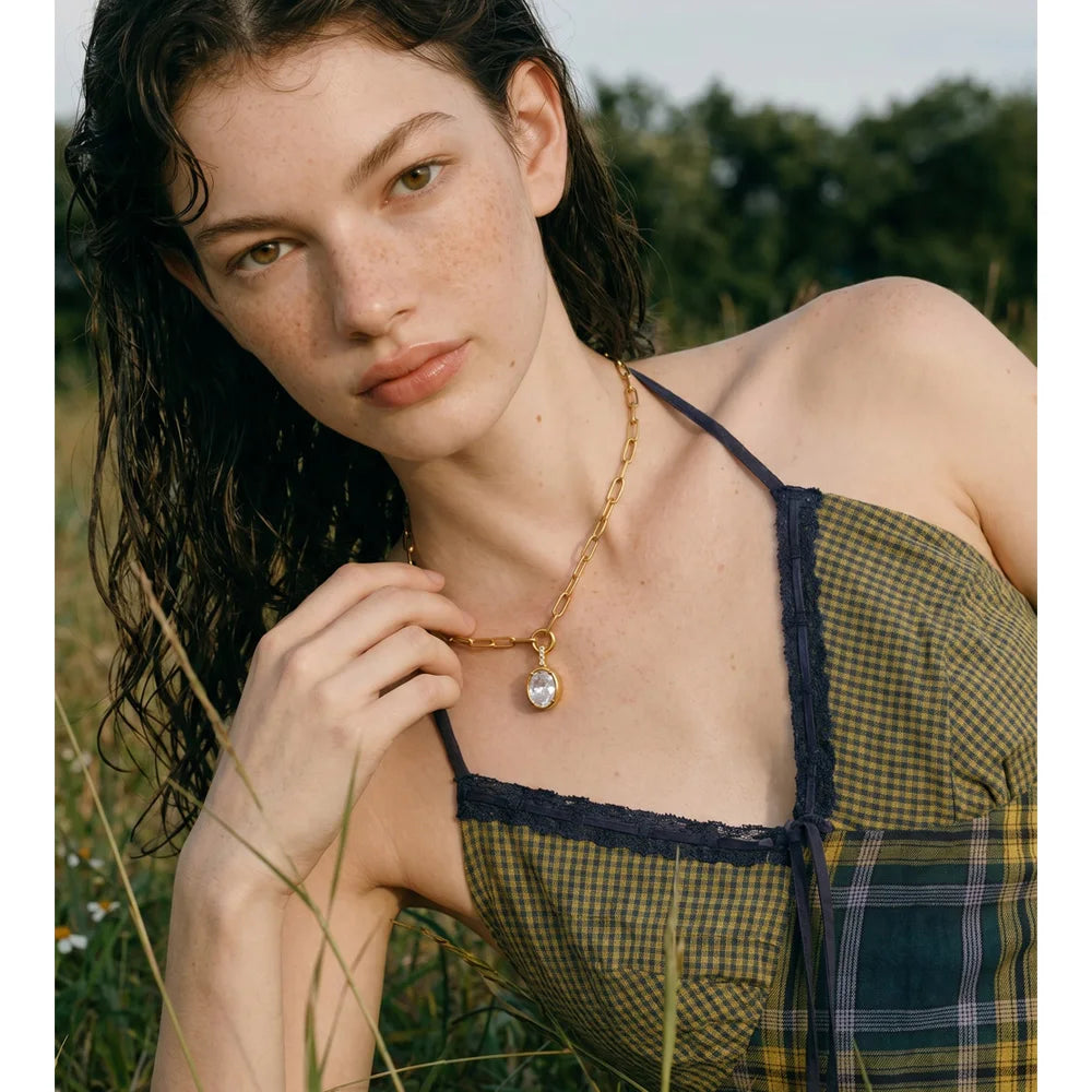 COLLAR DORADO CON ESLABONES Y DIJE DE CIRCONITA