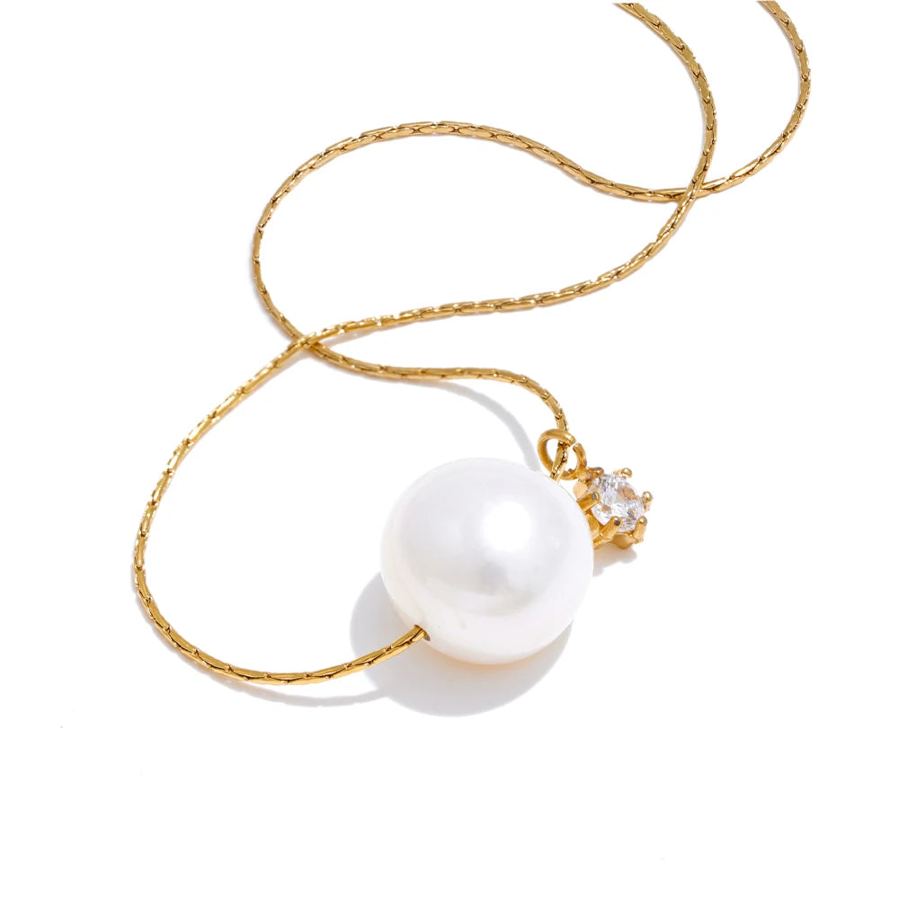 Collar de perlas de agua dulce con circonita