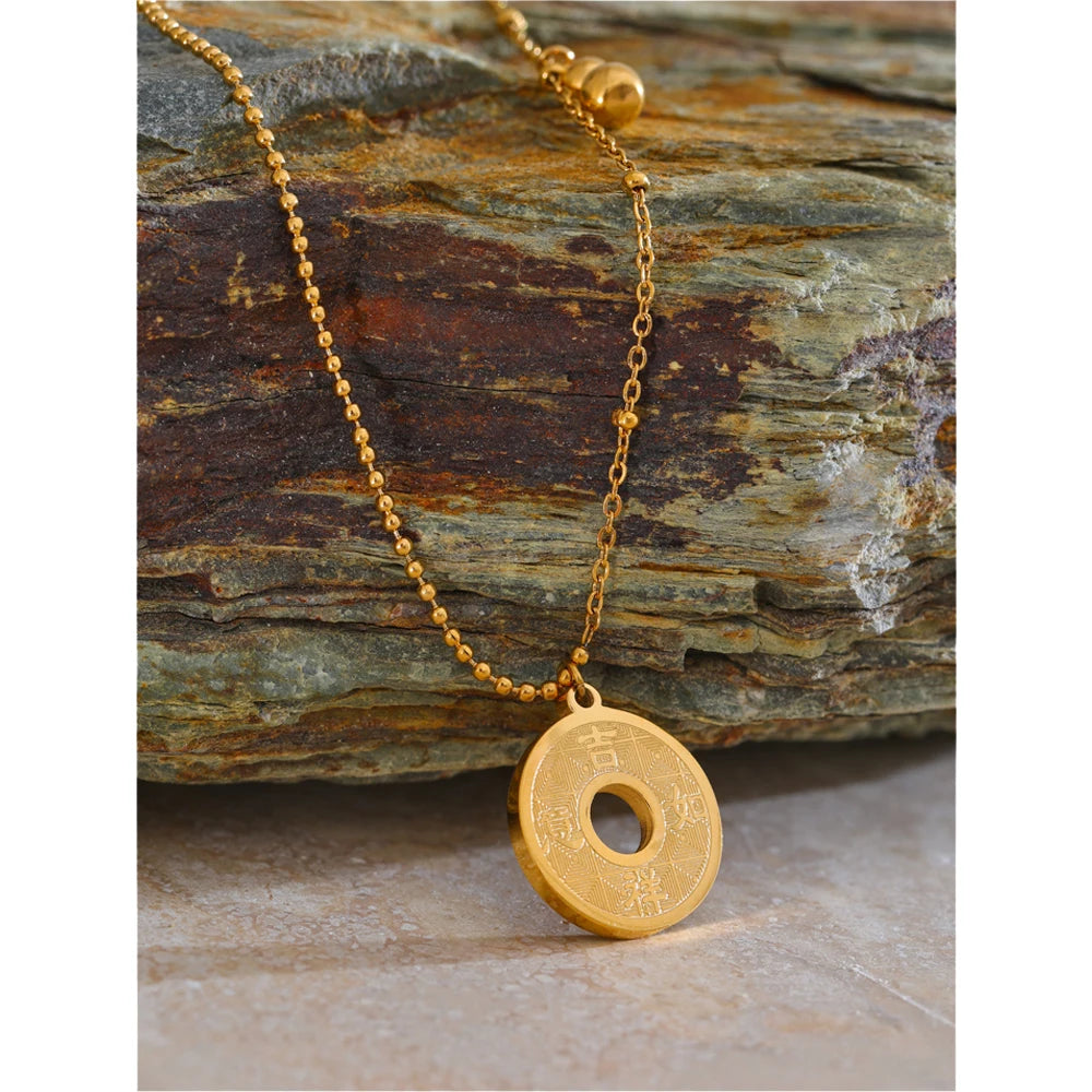 COLLAR DORADO MINIMALISTA CON DIJE CIRCULAR