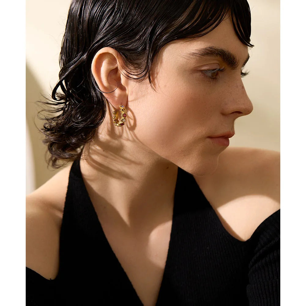 Pendientes de aro con corazón y circonitas de colores