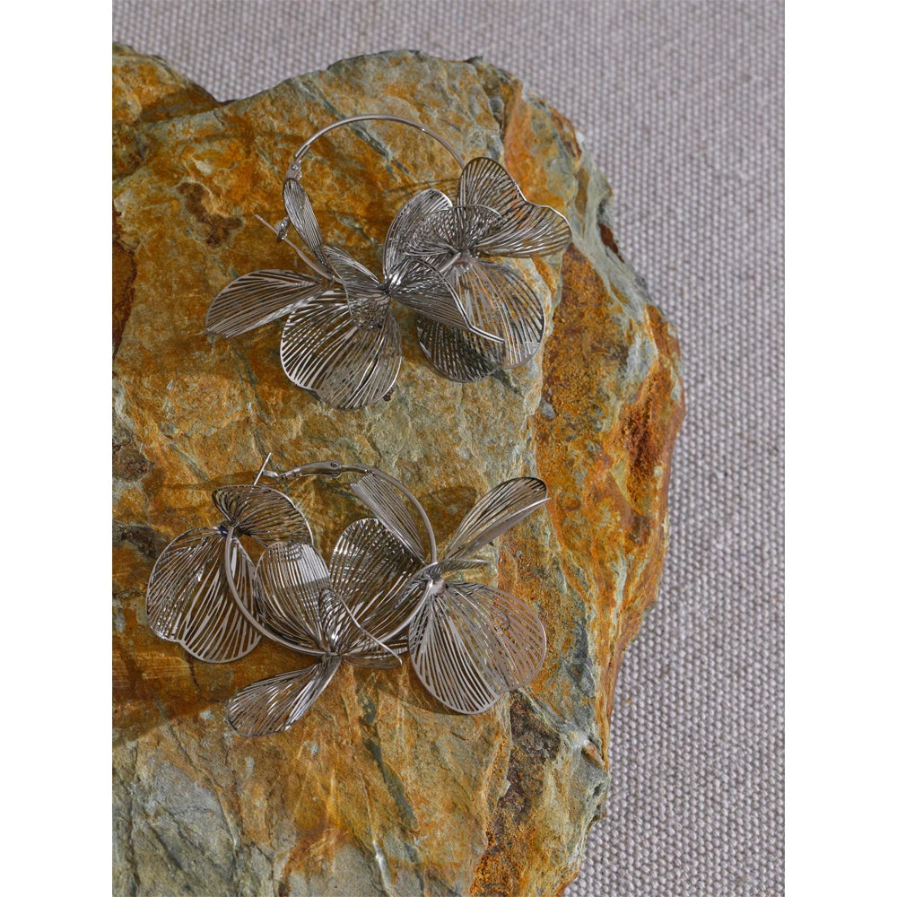 Pendientes de aro grandes con diseño floral