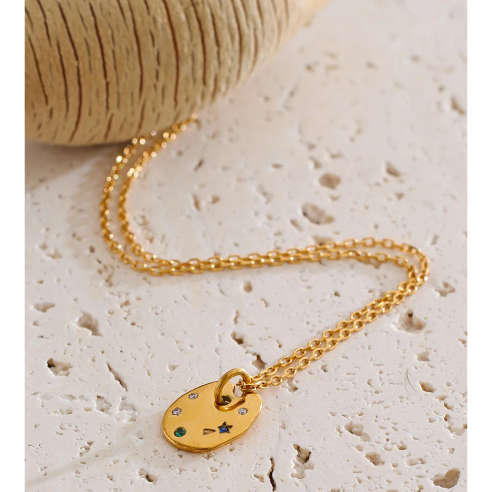 COLLAR DORADO  BAÑADO EN 18K CON DIJE DE PIEDRAS DE COLORES