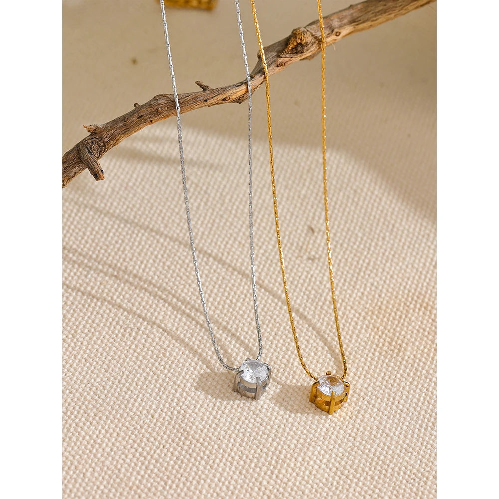Collar con colgante de circonita en acero inoxidable