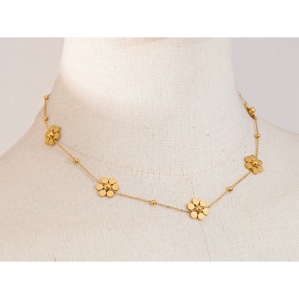 COLLAR DORADO CON FLORES