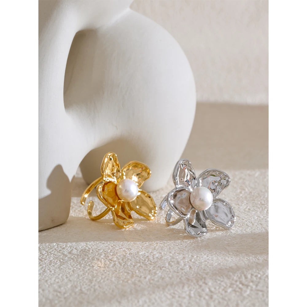 Anillo de flor con perla de imitación · Fiore