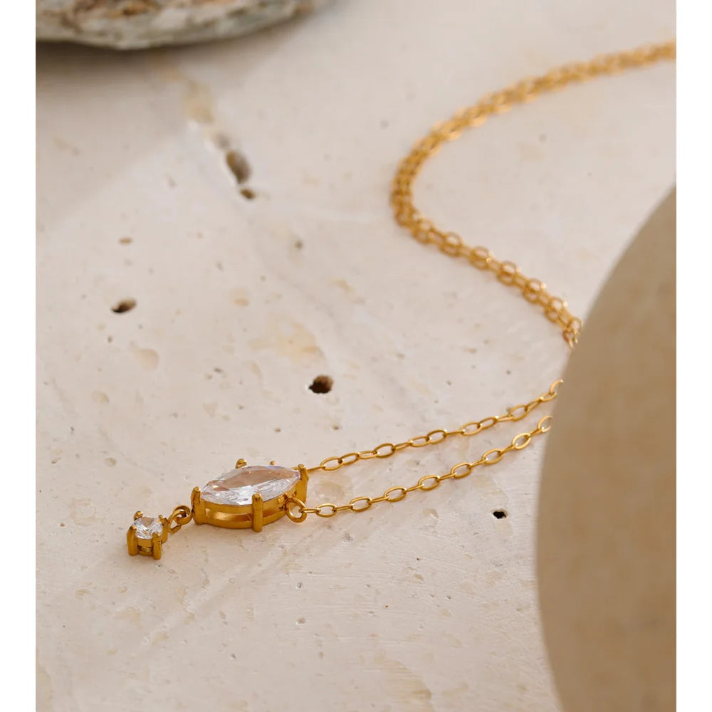 Collar con circonita en forma de gota en acero inoxidable