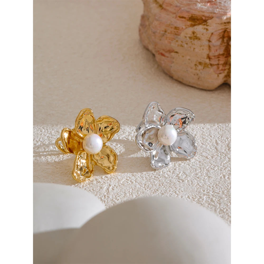 Anillo de flor con perla de imitación · Fiore