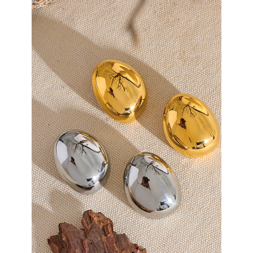 PENDIENTES EN FORMA DE BOTON LISO Y ACABADO BRILLANTE