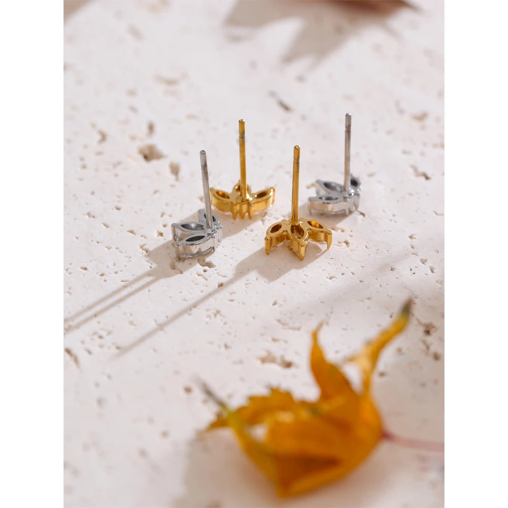 Pendientes pequeños de flor con circonitas