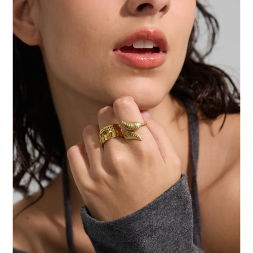 Anillo ajustable con diseño de hoja en acero inoxidable