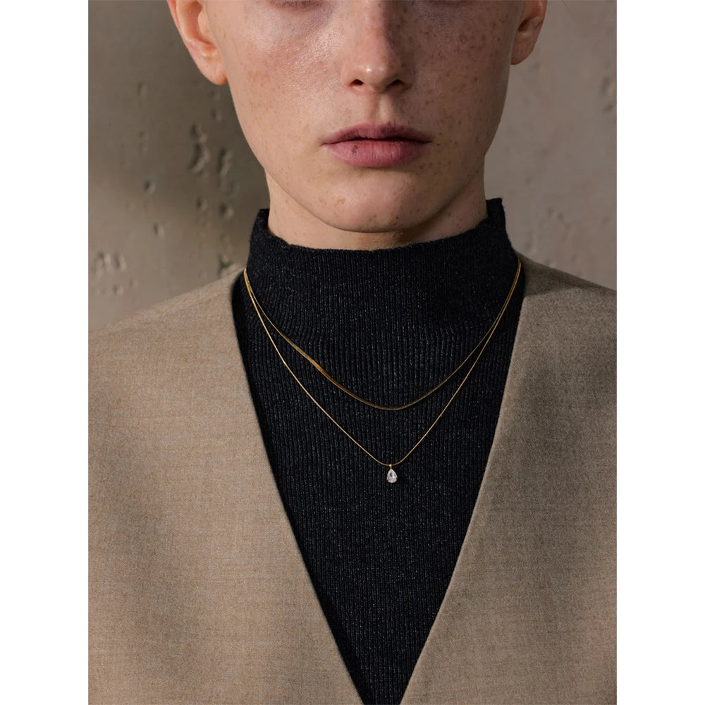 Collar de doble cadena con circonita en forma de gota