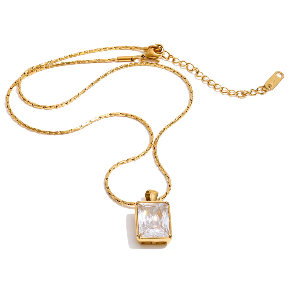 Collar con colgante cuadrado de circonita