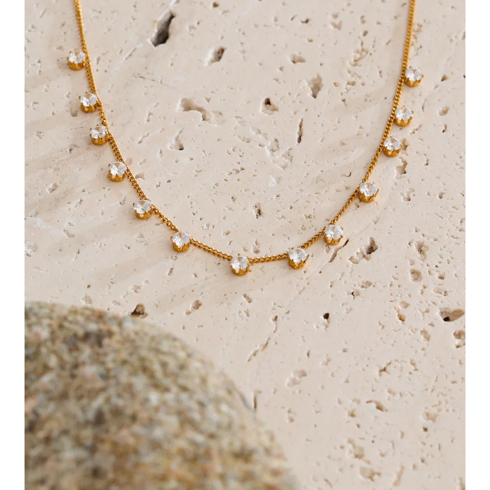 Collar con colgante redondo de circonita en acero inoxidable