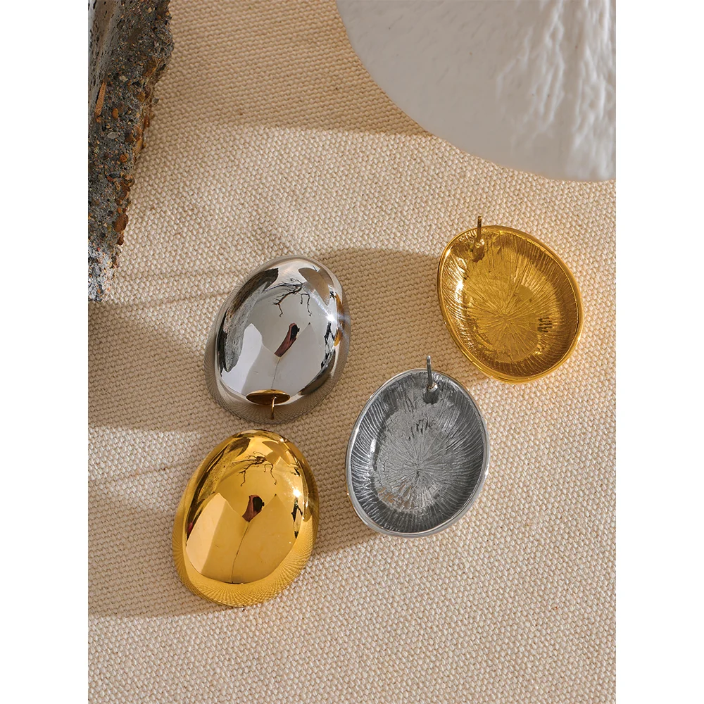 PENDIENTES EN FORMA DE BOTON LISO Y ACABADO BRILLANTE