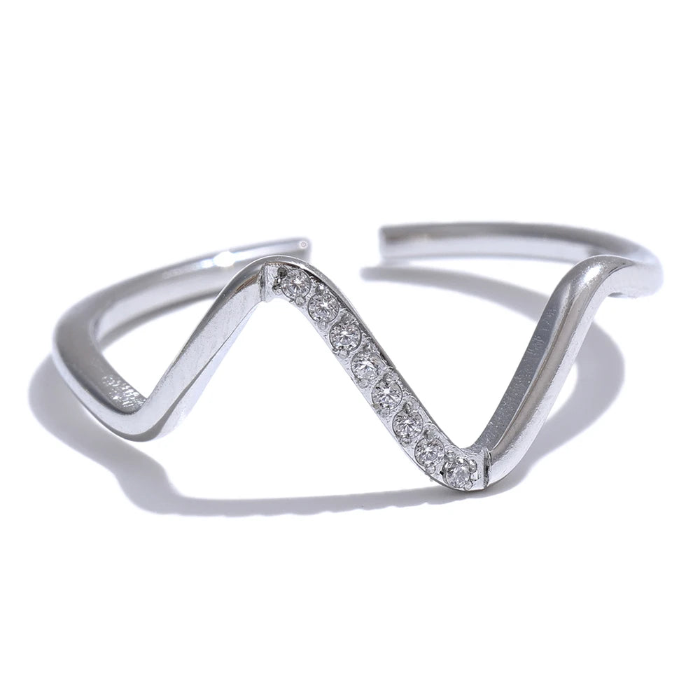 ANILLO EN FORMA DE V  CON CIRCONITAS