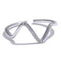 ANILLO EN FORMA DE V  CON CIRCONITAS