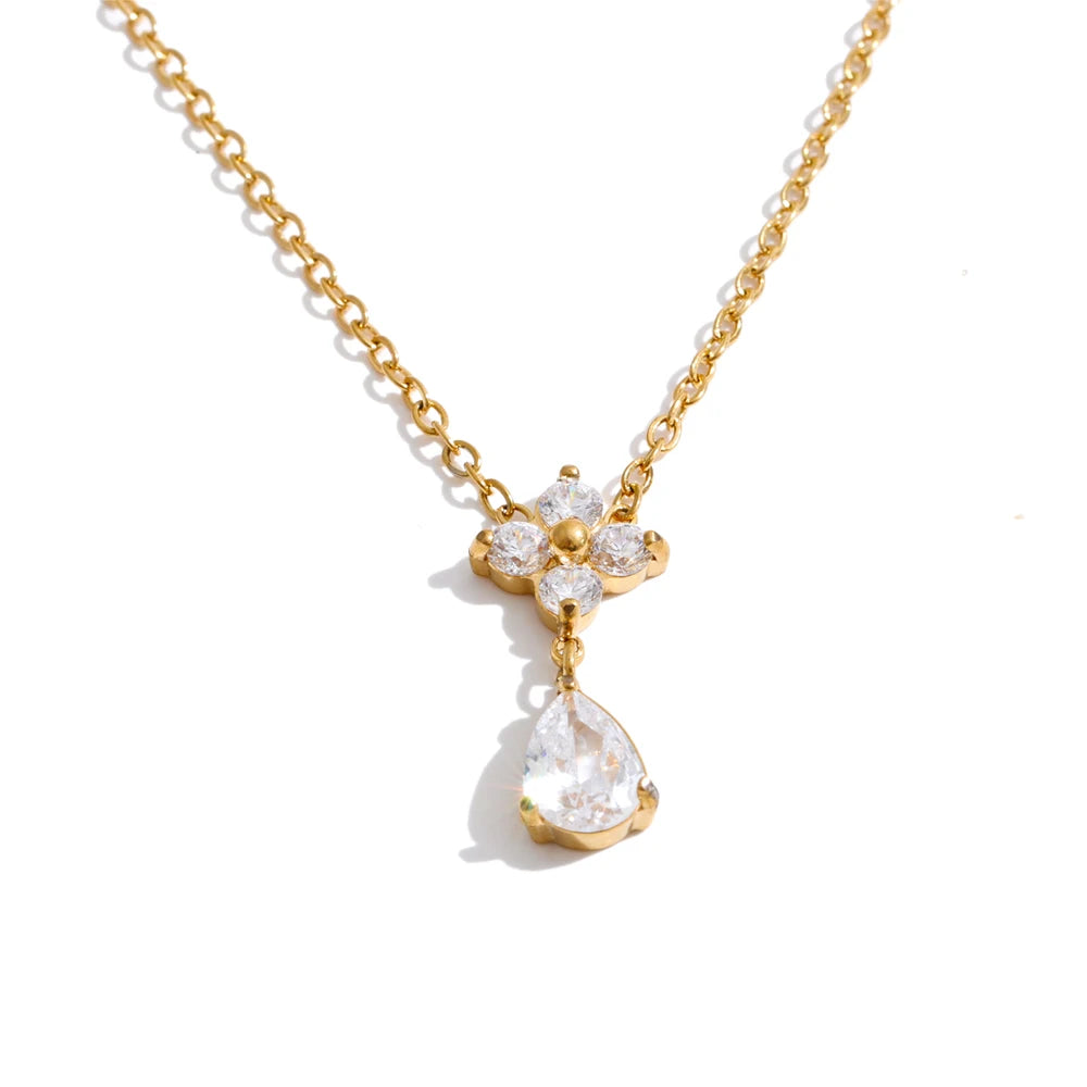Collar con flor de circonitas en acero inoxidable