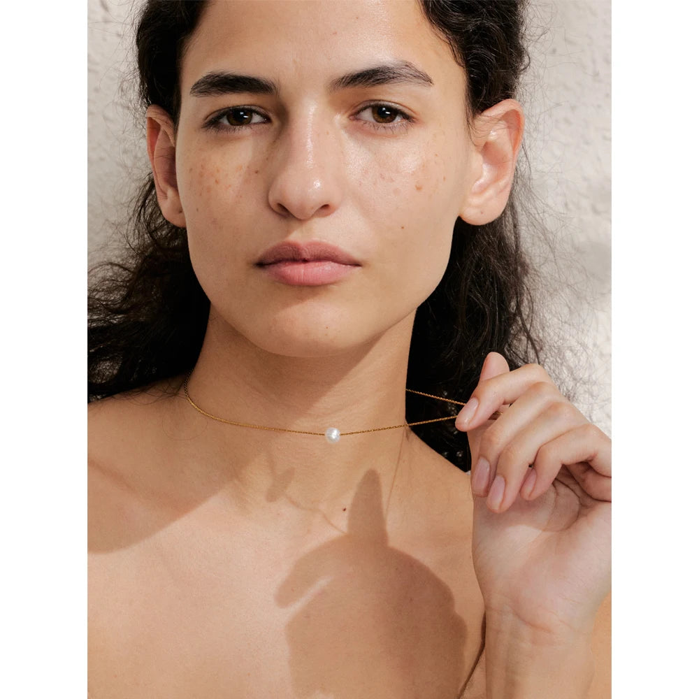 Collar con perla de agua dulce redonda u ovalada