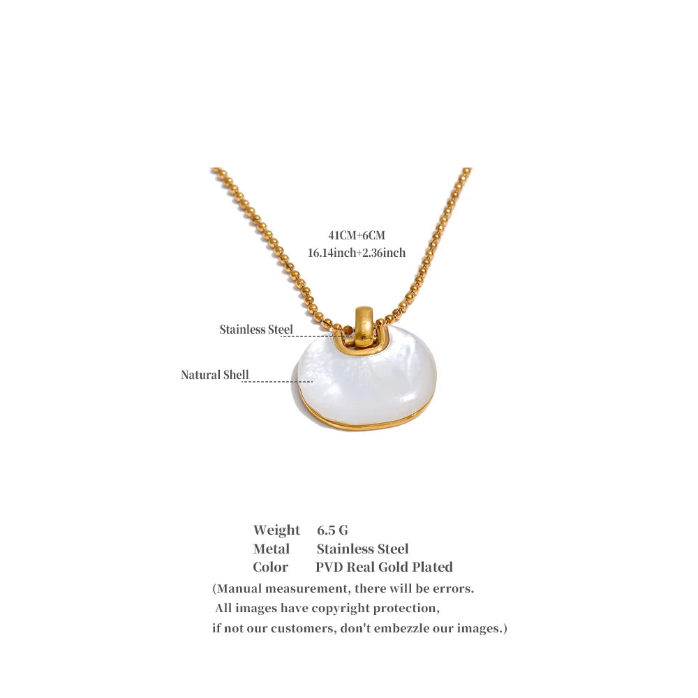 COLLAR DE ACERO INOXIDABLE BAÑADO EN ORO 18K CON CONCHA NATURAL
