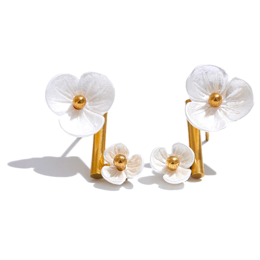 Pendientes de botón de flor con concha