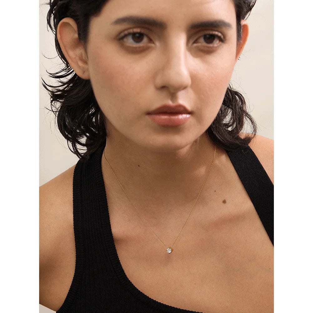 Collar con colgante de circonita en acero inoxidable
