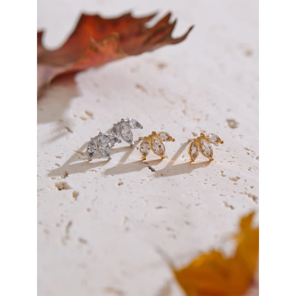 Pendientes pequeños de flor con circonitas
