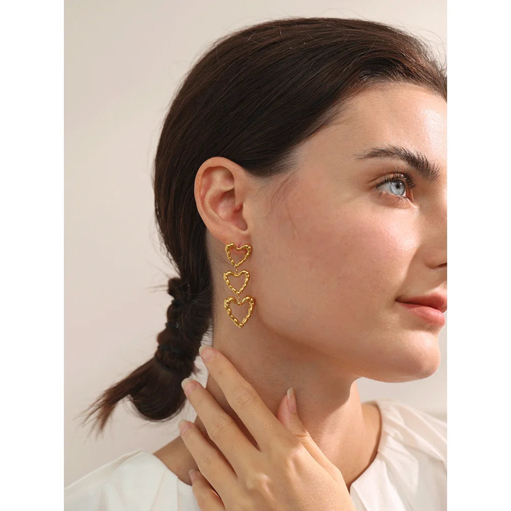 Pendientes Amore · Corazones en cascada