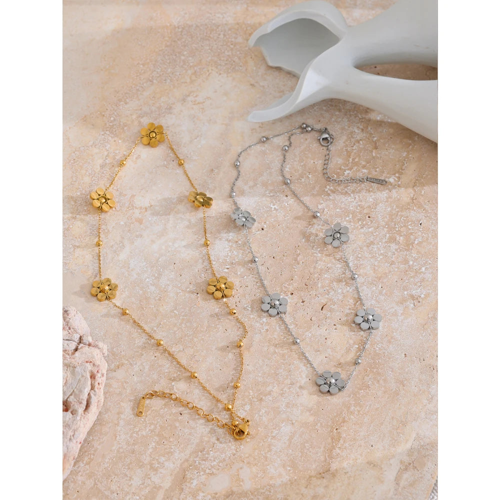 COLLAR DORADO CON FLORES