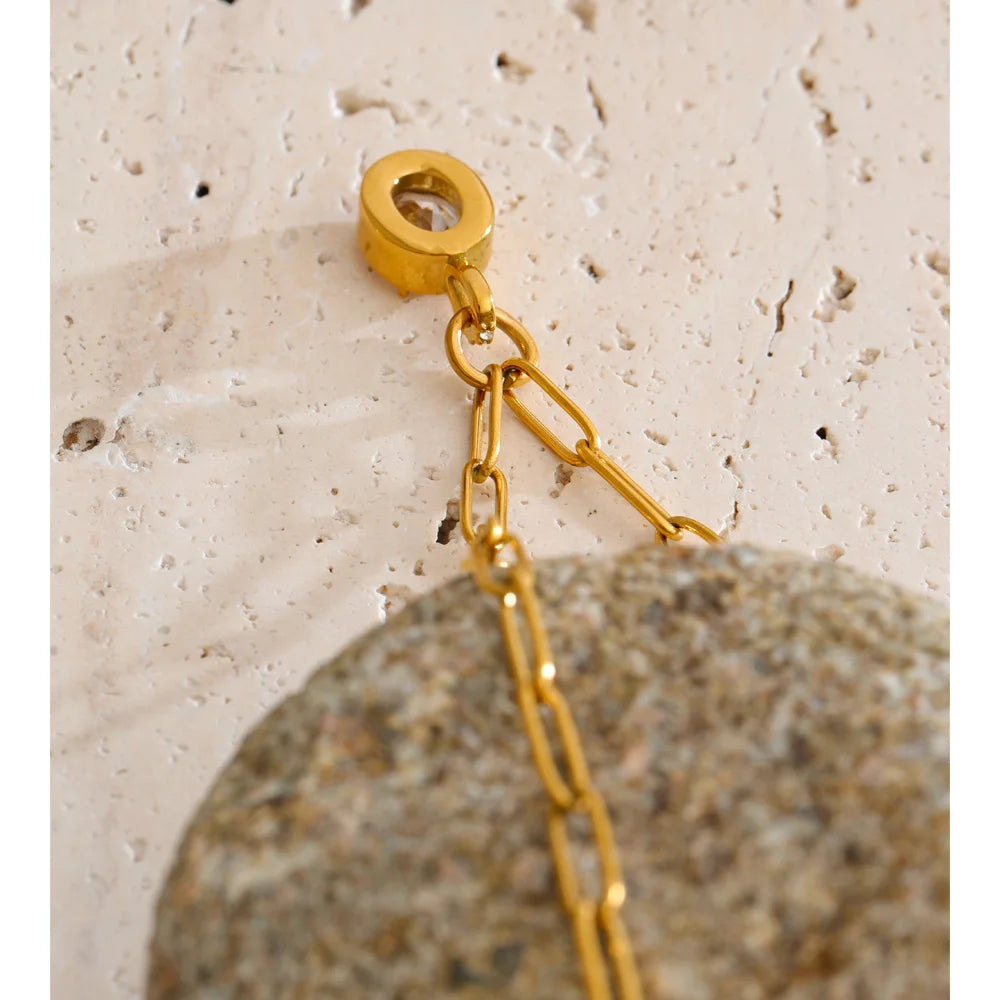 COLLAR DORADO CON ESLABONES Y DIJE DE CIRCONITA