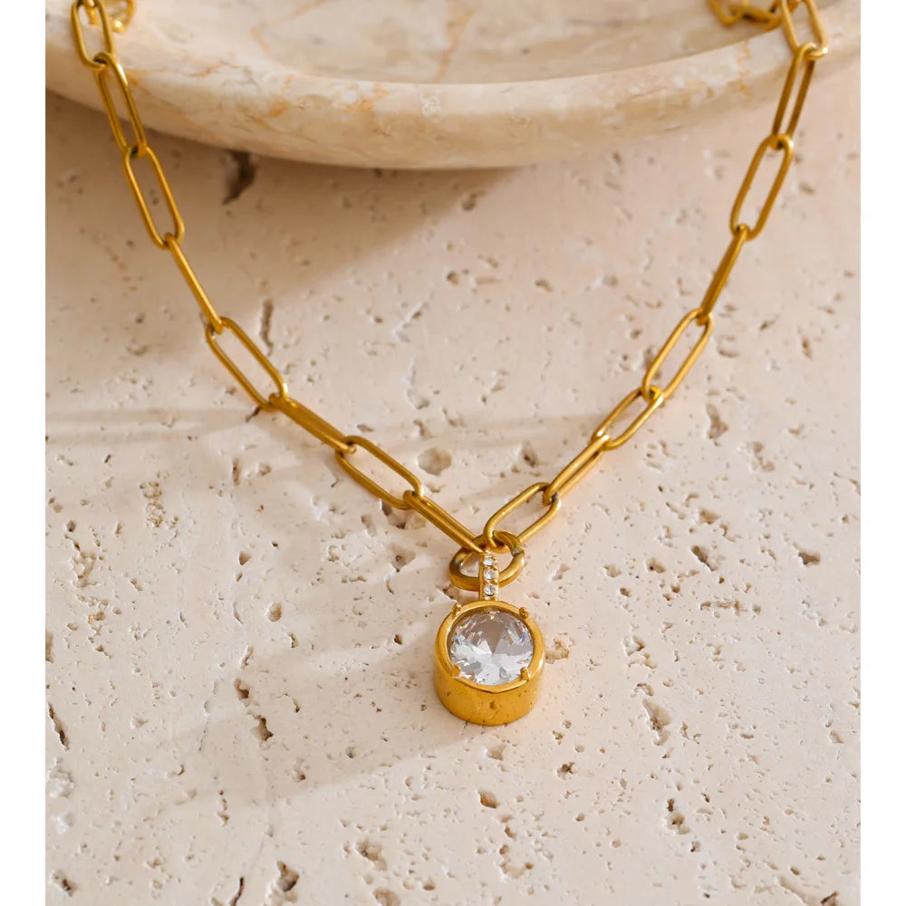 COLLAR DORADO CON ESLABONES Y DIJE DE CIRCONITA