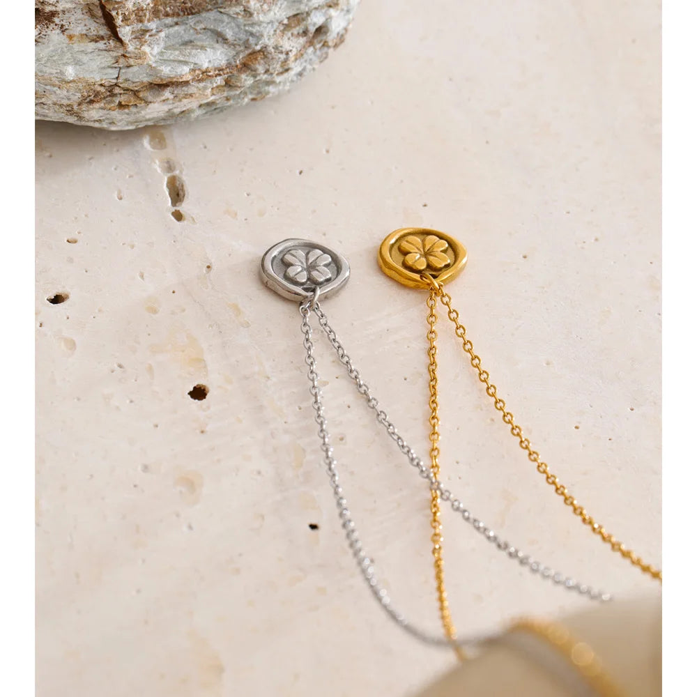 Collar con colgante de flor en acero inoxidable