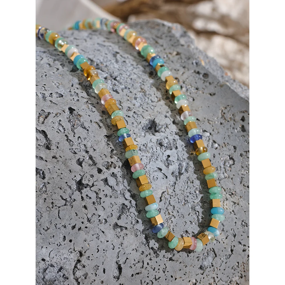 COLLAR PIEDRAS NATURALES MULTICOLOR ESTILO BOHO.