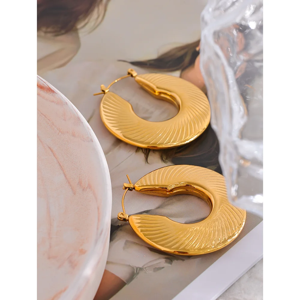 Pendientes de aro dorados texturizados de 40 mm