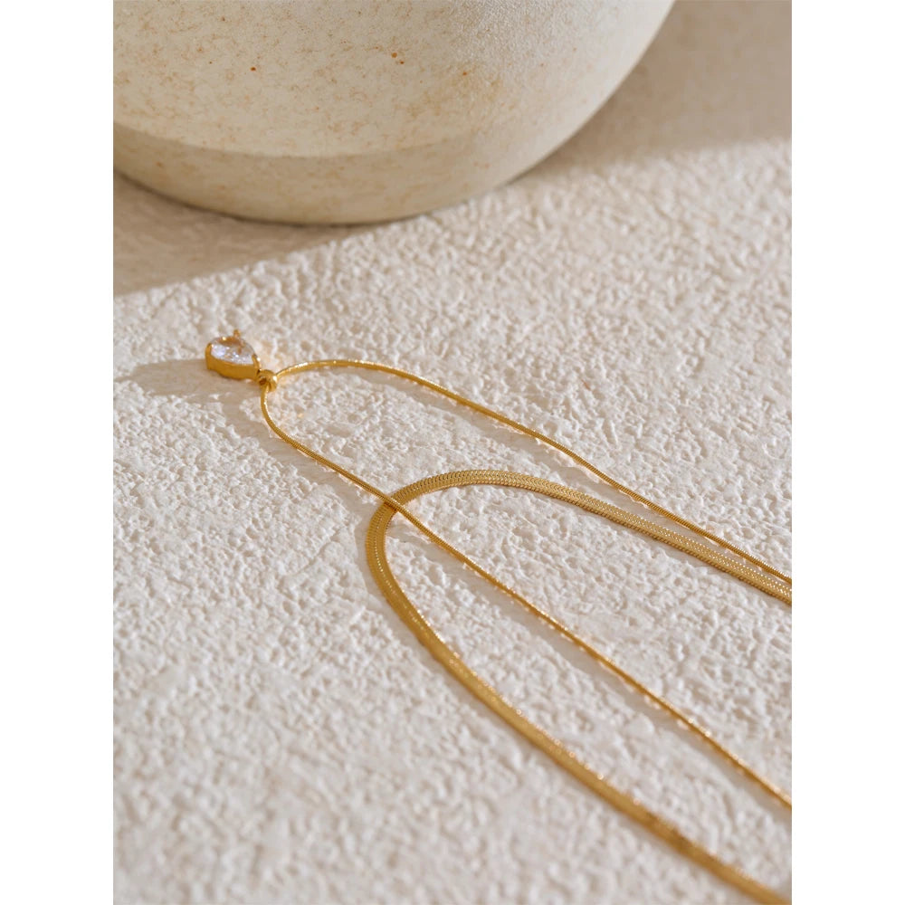 Collar de doble cadena con circonita en forma de gota