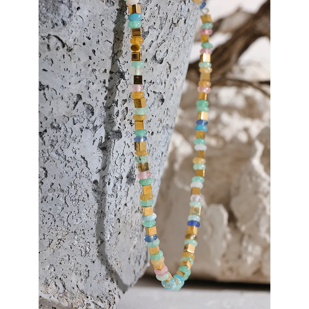 COLLAR PIEDRAS NATURALES MULTICOLOR ESTILO BOHO.