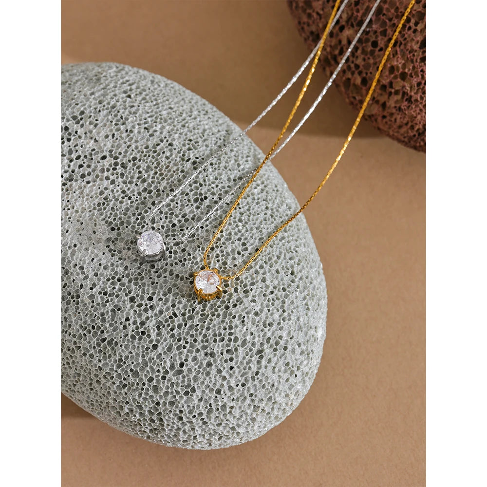 Collar con colgante de circonita en acero inoxidable