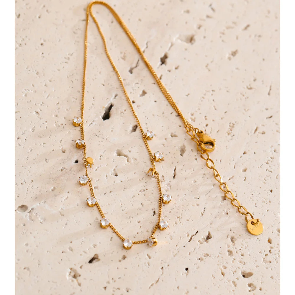 Collar con colgante redondo de circonita en acero inoxidable